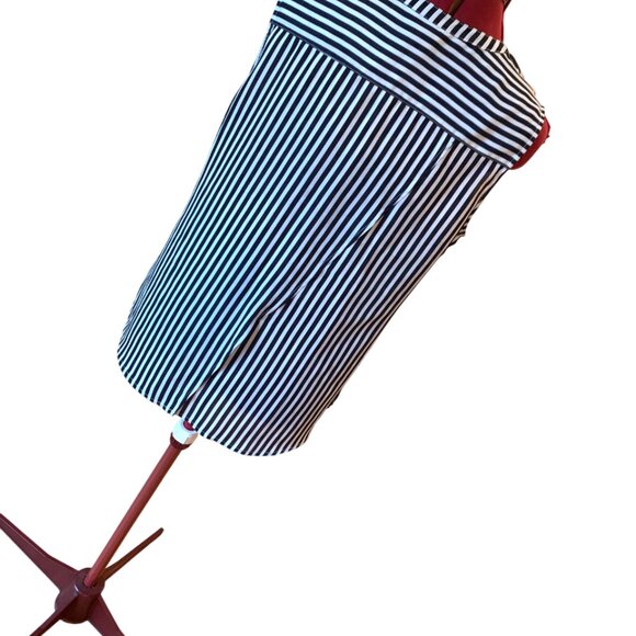 TERRA NOSTRA - Striped Sleeveless Button-Front Top with abstract print – Size L - Picture 8 of 13